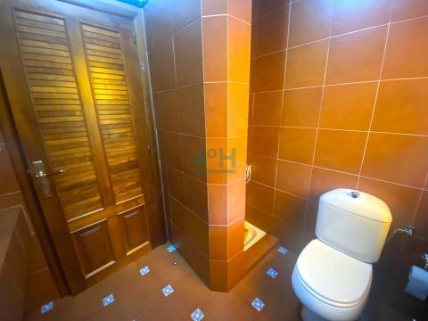 Planta Baja: Baño 1 con plato de ducha