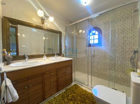 Planta Alta: Baño 2 con plato de ducha 