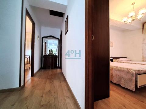 Planta Alta: Pasilllo con acceso a dormitorio 1