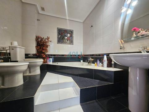 Planta Alta: Baño 1 con bañera