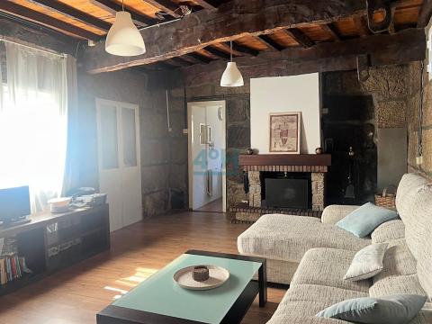 Planta Baja: Salón-comedor con chimenea