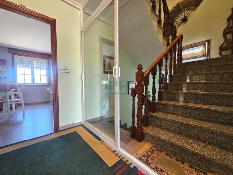 Escalera de acceso a la planta alta