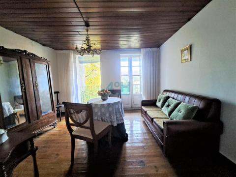 Salón a fachada trasera