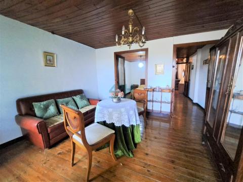 Salón a fachada trasera