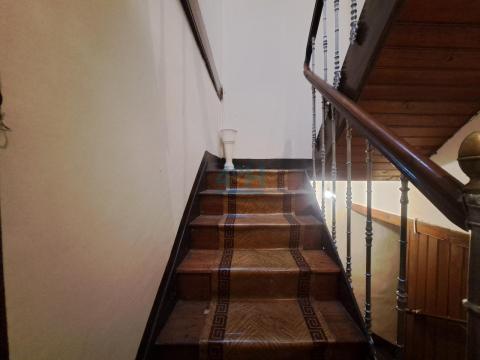 Acceso planta bajo cubierta