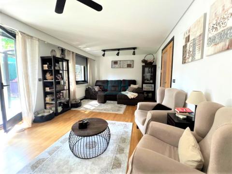 Planta Baja: Salón-comedor con acceso a jardín