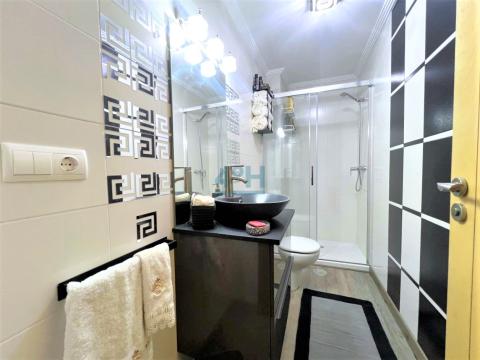 Planta Baja: Baño 1 con plato de ducha