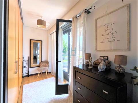 Planta Alta: Dormitorio-Suite con acceso a amplio balcón