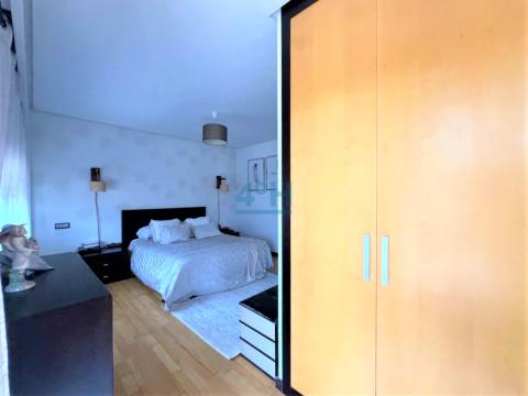 Planta Alta: Dormitorio-Suite con acceso a amplio balcón