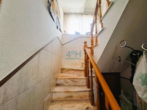 Acceso planta superior