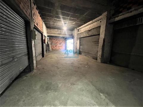 Calle de acceso a garaje