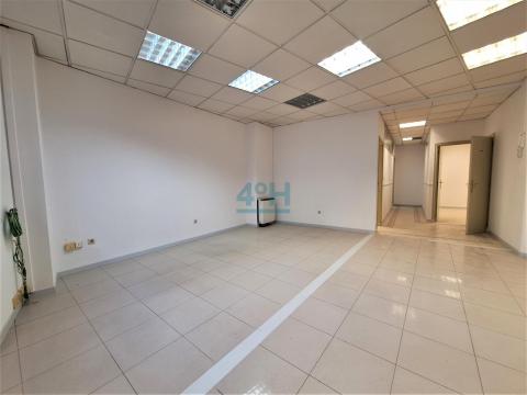 Oficina vacía / Zona diáfana