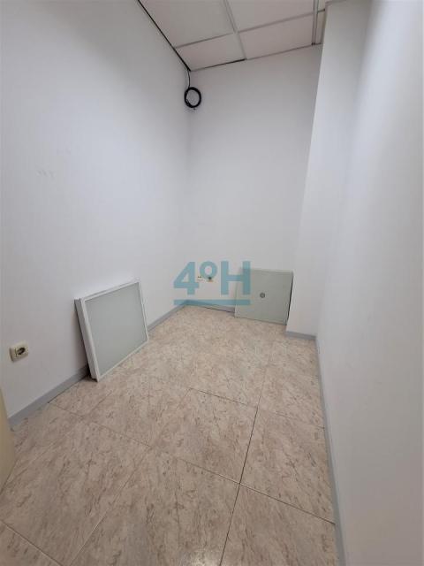 Oficina vacía / Almacén