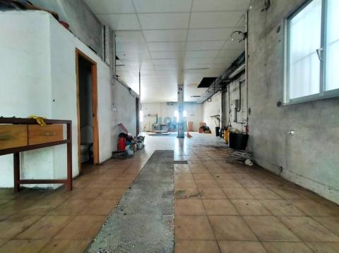 Bajo comercial con acceso a baño