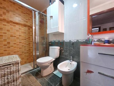 Planta Baja: Baño 1 con plato de ducha