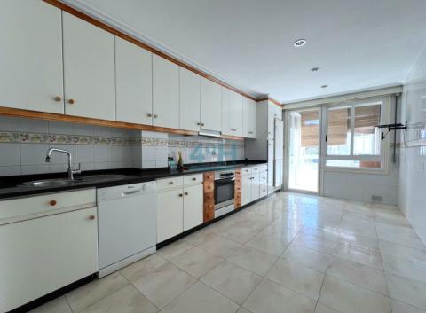 Cocina con acceso a galería
