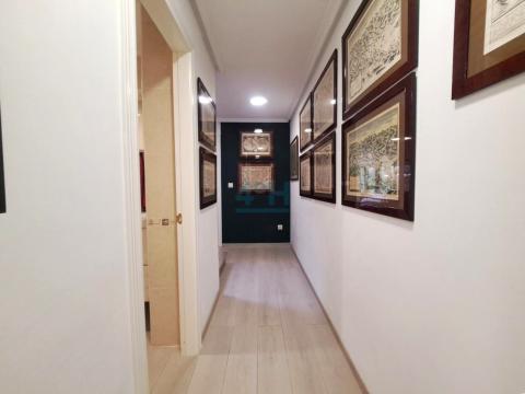 Planta Baja: Acceso a baño 1 con plato de ducha