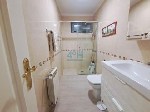 Planta Baja: Baño 1 con plato de ducha