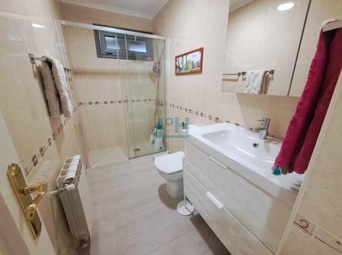 Planta Baja: Baño 1 con plato de ducha